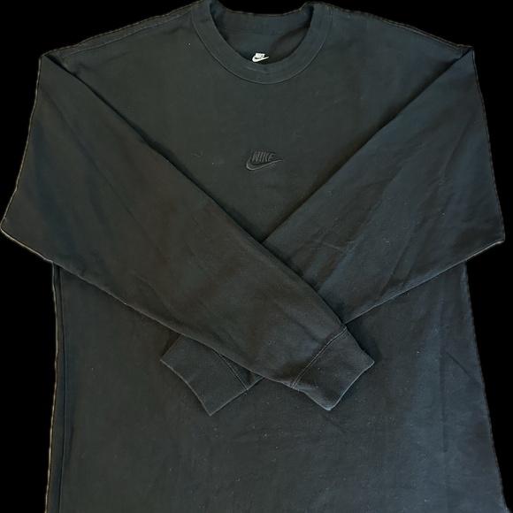 Nike Sportswear Premium Essentials Long Sleeve T-Shirt EUC - Picture 2 of 3
